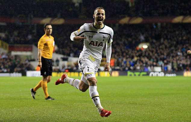 队报：尼斯有意租借法鹰前锋瓦希，塞维利亚也加入竞争（队报：尼斯盯上租借法鹰射手瓦希，塞维利亚亦加入争夺）