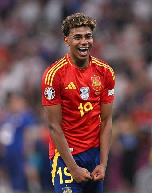 意超杯决赛半场：内雷斯世界波破门，那不勒斯1-0博洛尼亚（意超杯决赛半场：内雷斯世界波建功，那不勒斯暂1-0领先博洛尼亚）