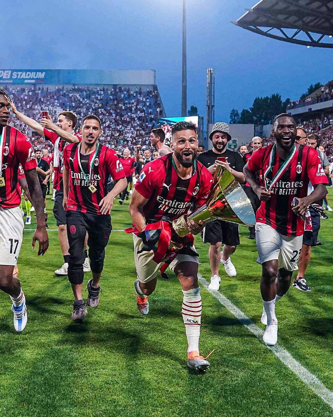 卢卡斯-恩梅加：以维尔茨的实力肯定能立足英超，他需要适应