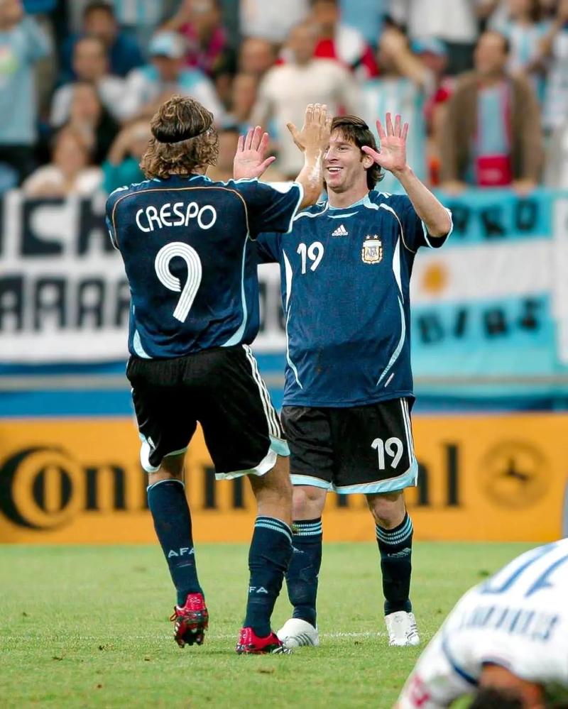 雷迪克：湖人目前首要任务是保护詹姆斯，而不是让他凑场次评奖