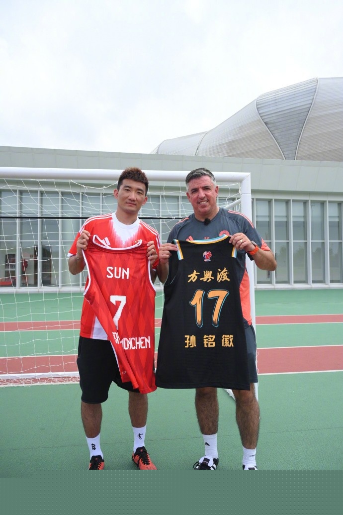 曼联旧将：把梅罗相互比较很可悲，不如享受他们的精彩表现